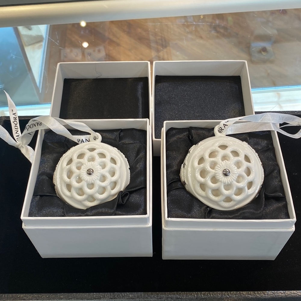PANDORA NIB SUPER ORNAMENT 2011